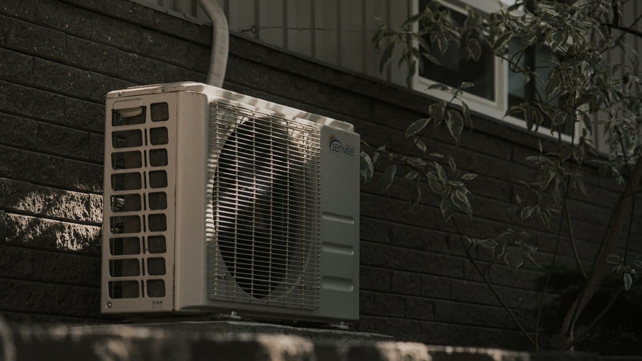 Heat Pump vs. Gas Furnace: Which Actually Costs Less in 2026?